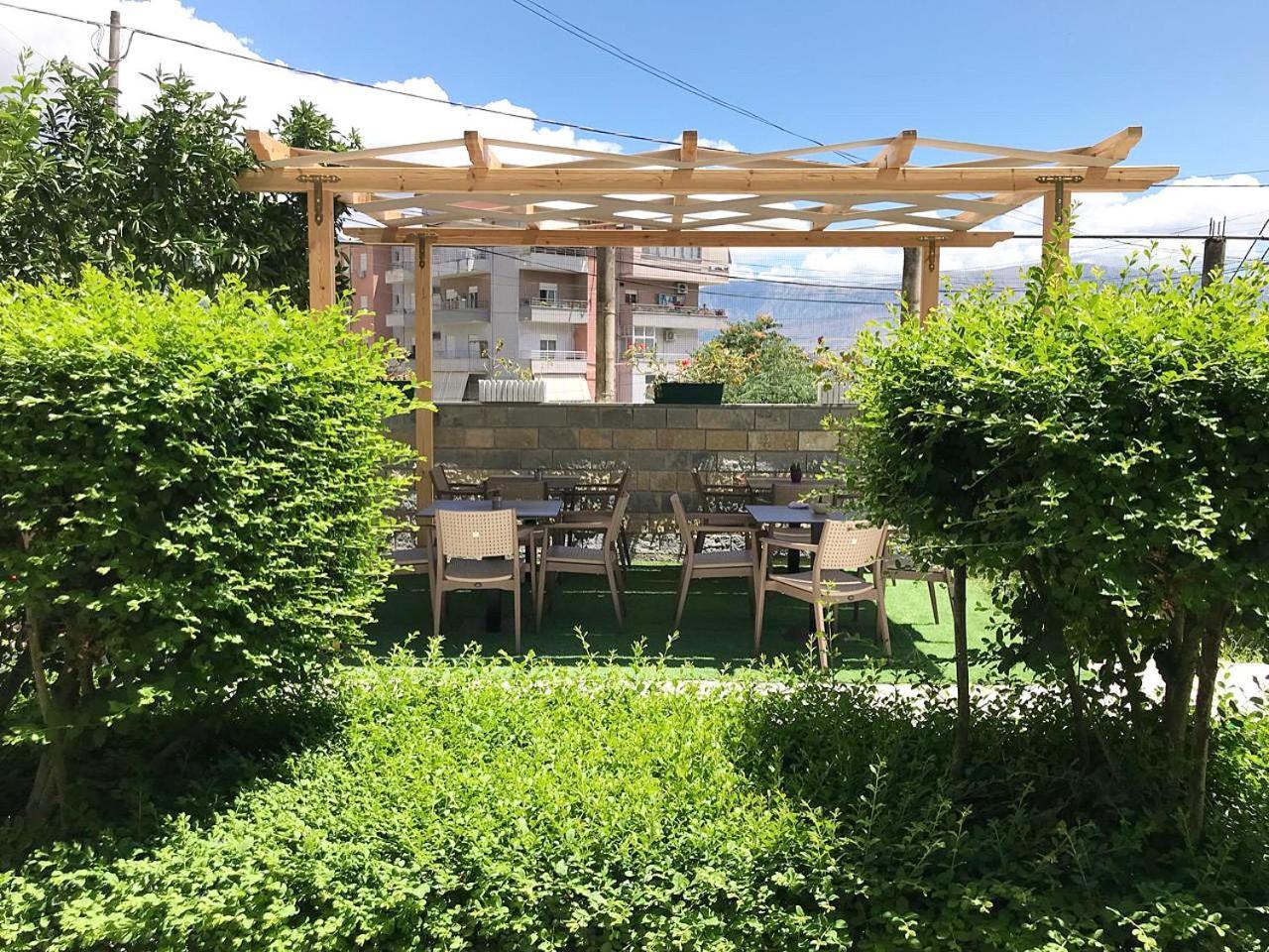 Villa Qeli Gjirokastër Exteriör bild