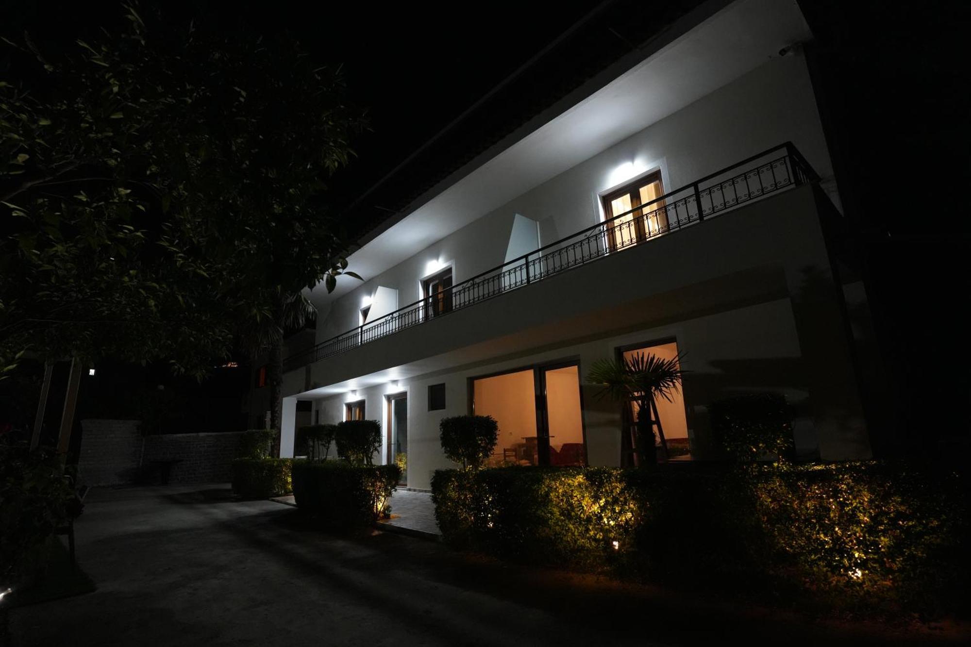 Villa Qeli Gjirokastër Exteriör bild
